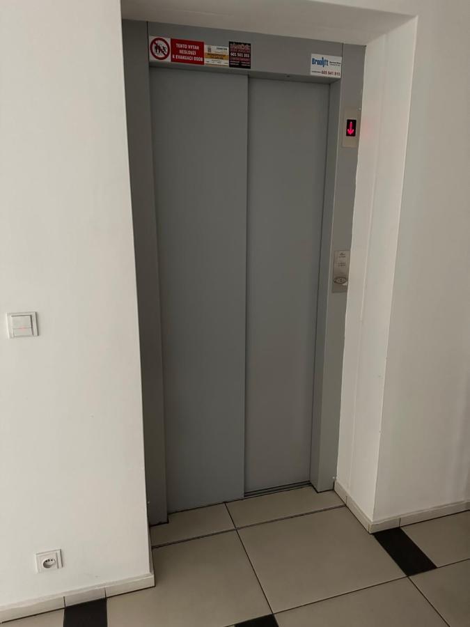 Apartments Spacilova Nearly Center Komarov ภายนอก รูปภาพ